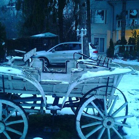 Fehér Hintó Miskolc Esterno foto