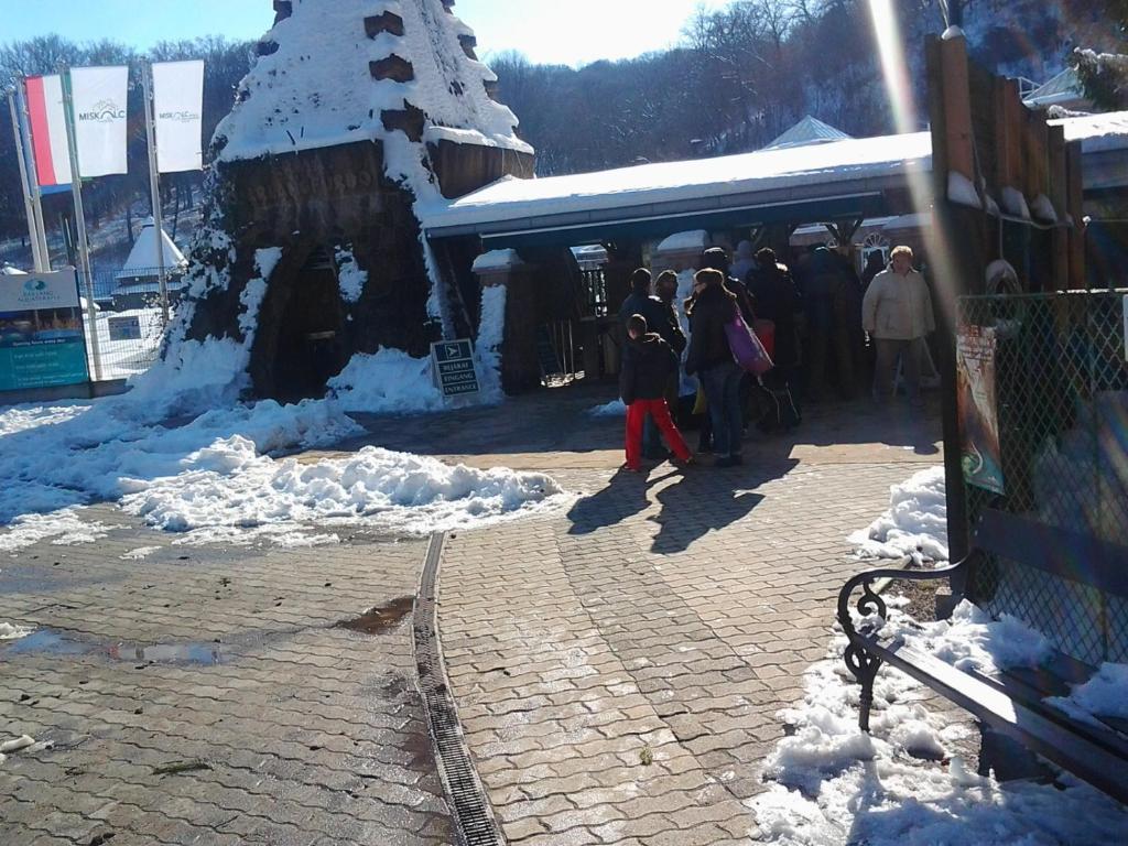 Fehér Hintó Miskolc Camera foto